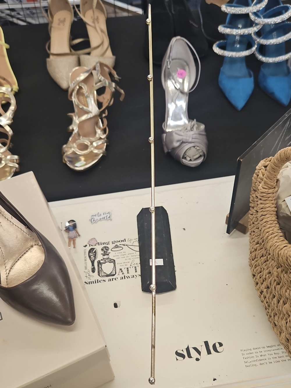 Gold Tone Jewelry Holder/stand
